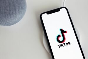 Read more about the article How TikTok Algorithm Works (Powerful Secrets to Get More Views in 2026)