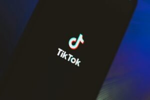 Read more about the article How to Go Viral on TikTok: Proven Secrets That Work Fast in 2026